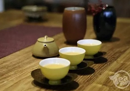 氧化硼黄釉茶具